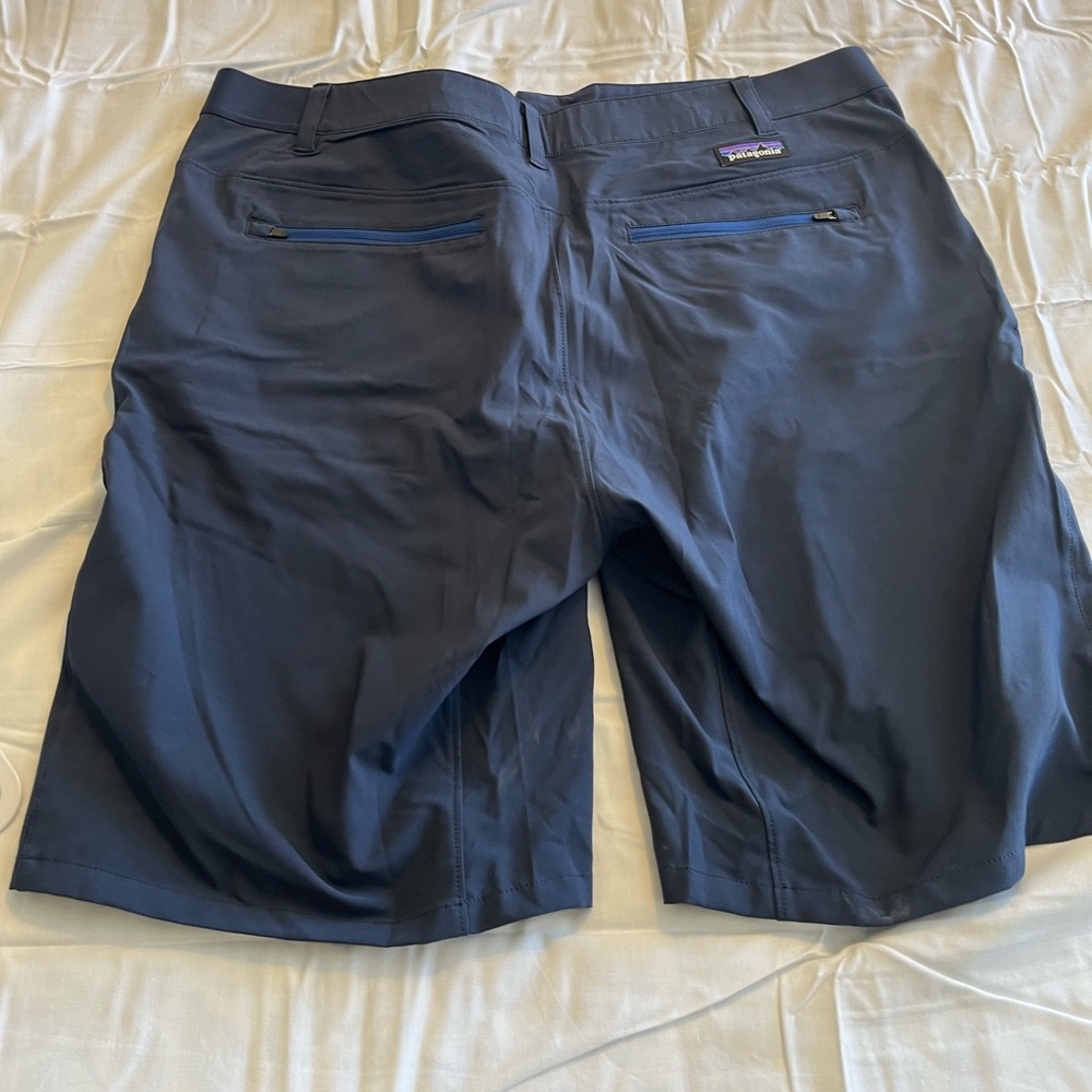 Patagonia Men’s Altvia Trail Shorts, 10”, Size 36, Navy.